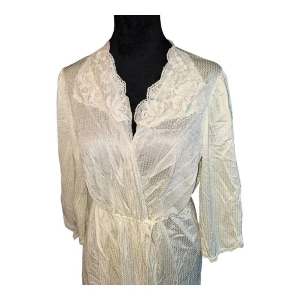 VTG‎ 80s JC Penny ivory nylon robe size small